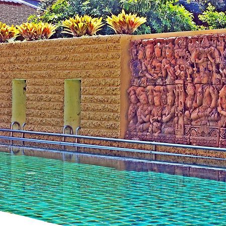 Royal Lee Resort And Spa Nai Yang Beach Exteriör bild