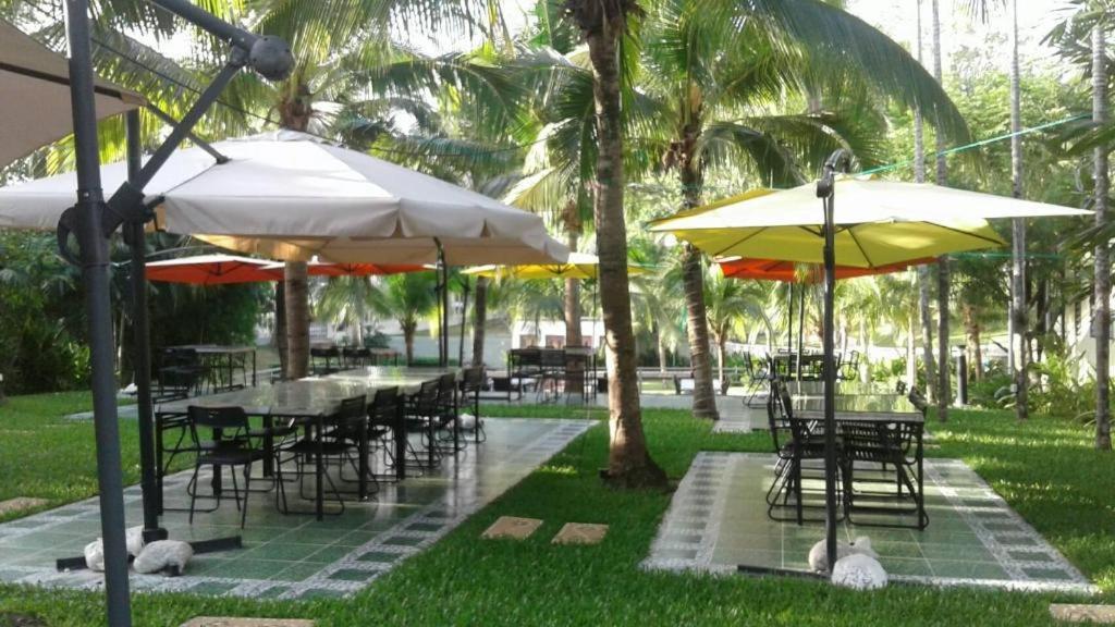 Royal Lee Resort And Spa Nai Yang Beach Exteriör bild