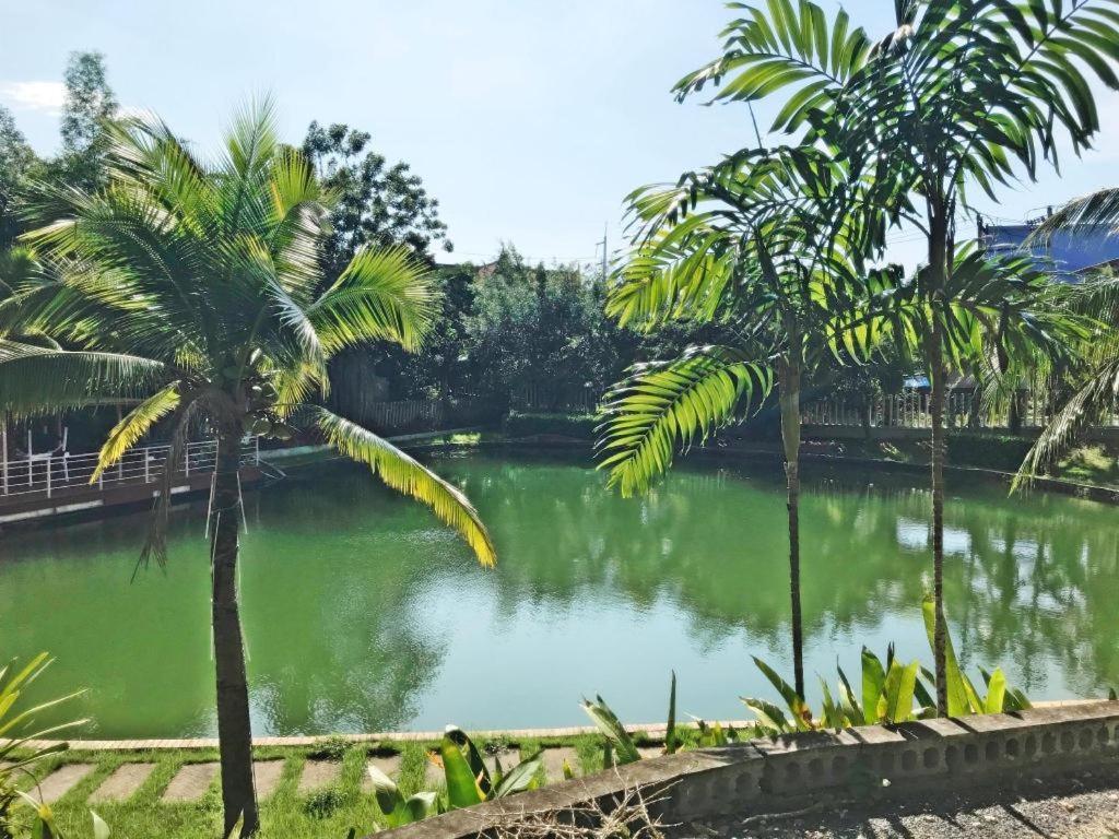 Royal Lee Resort And Spa Nai Yang Beach Exteriör bild