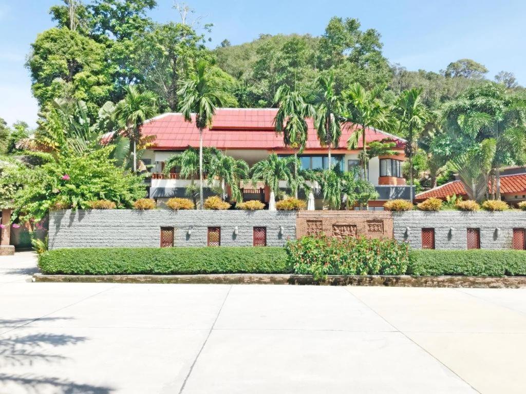 Royal Lee Resort And Spa Nai Yang Beach Exteriör bild
