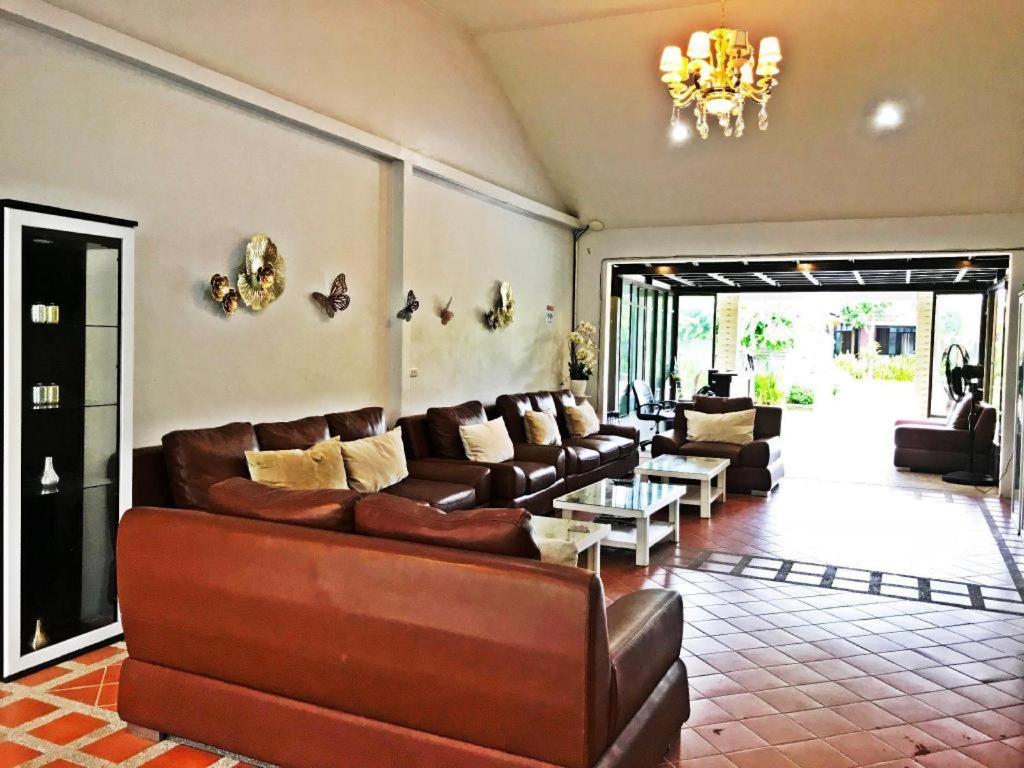 Royal Lee Resort And Spa Nai Yang Beach Exteriör bild