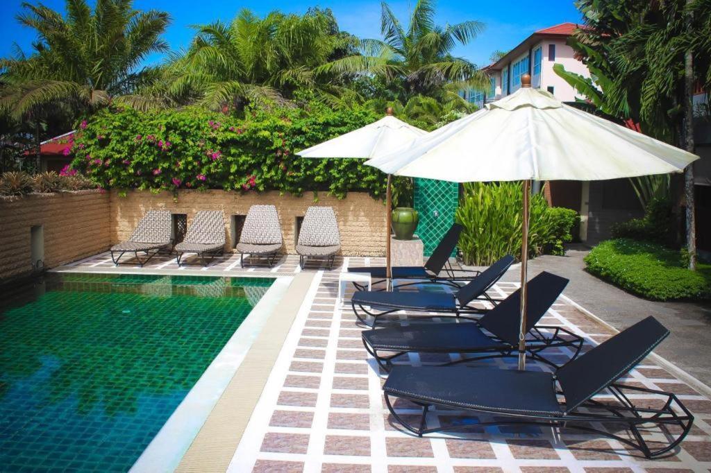 Royal Lee Resort And Spa Nai Yang Beach Exteriör bild