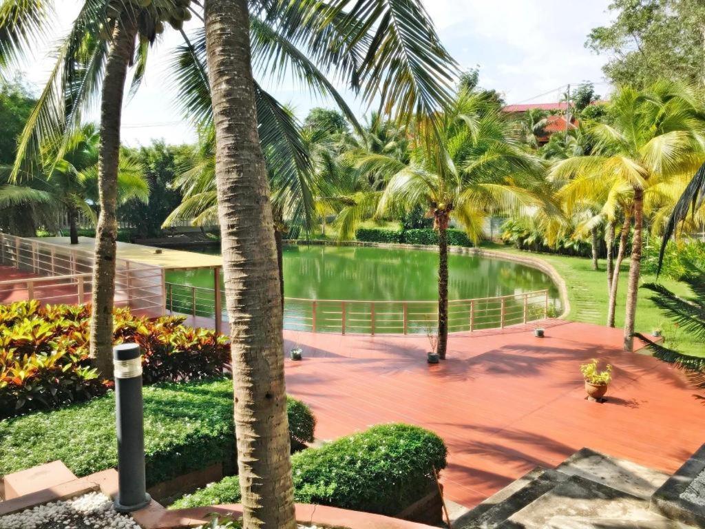 Royal Lee Resort And Spa Nai Yang Beach Exteriör bild