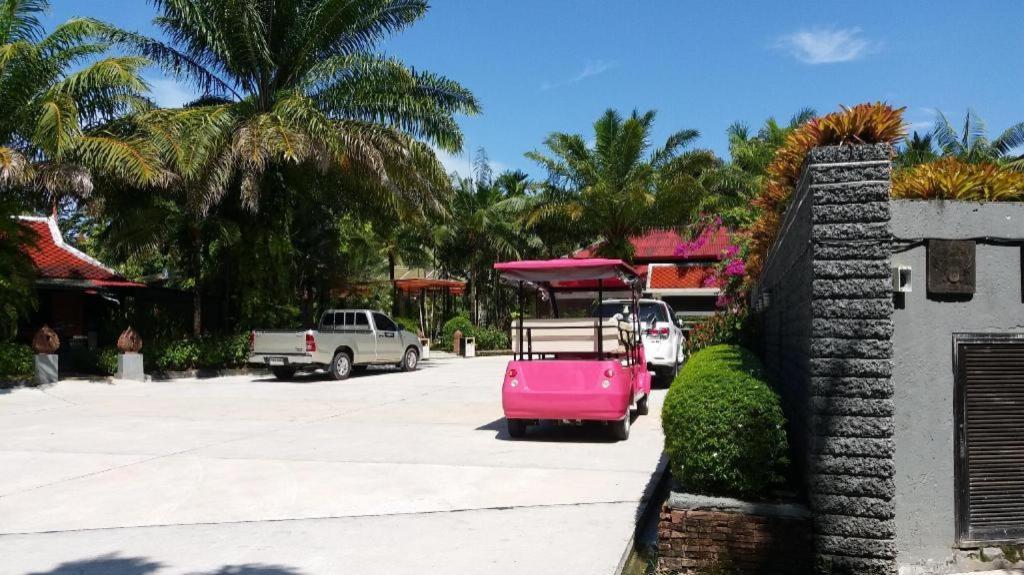 Royal Lee Resort And Spa Nai Yang Beach Exteriör bild