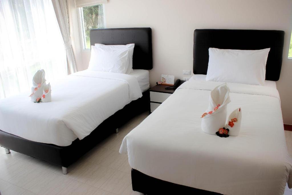 Royal Lee Resort And Spa Nai Yang Beach Exteriör bild