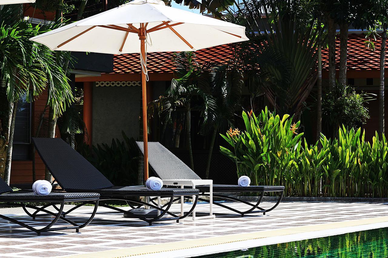 Royal Lee Resort And Spa Nai Yang Beach Exteriör bild