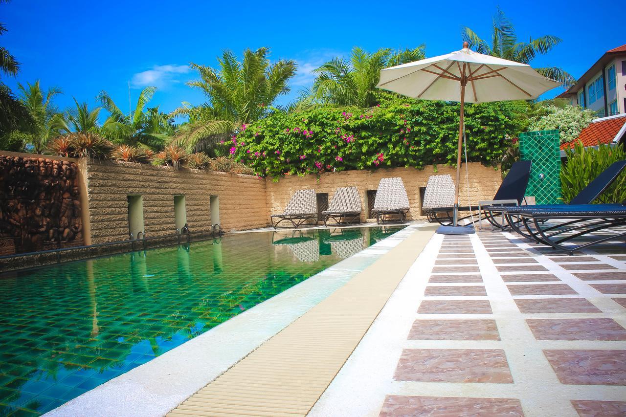 Royal Lee Resort And Spa Nai Yang Beach Exteriör bild