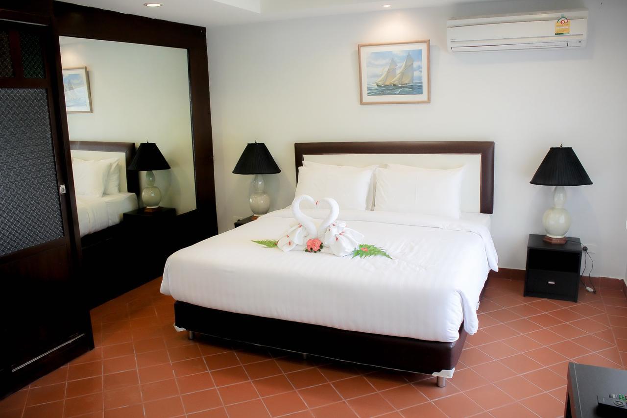 Royal Lee Resort And Spa Nai Yang Beach Exteriör bild